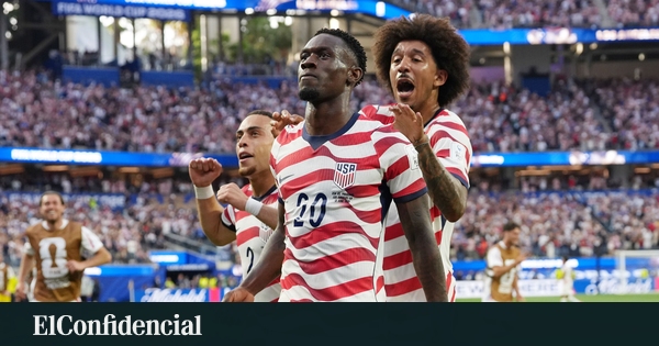 Partido de fútbol en el Mundial 2026 con jugadores en acción