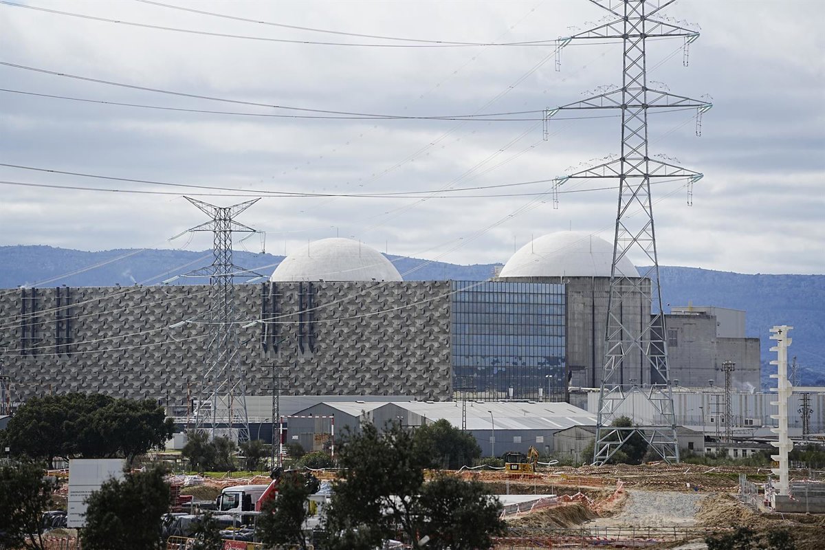 Centrales nucleares españolas operan con normalidad pese a altas temperaturas