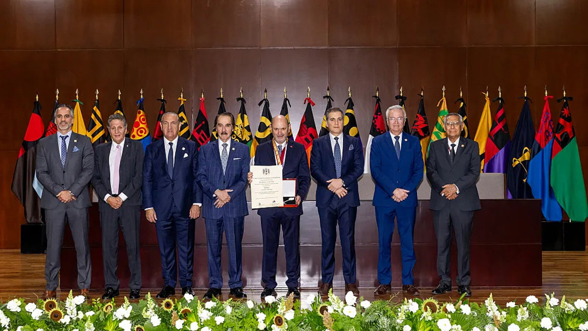 Louzán recibe medalla Ciencia y Libertad de la Universidad Autónoma de Guadalajara