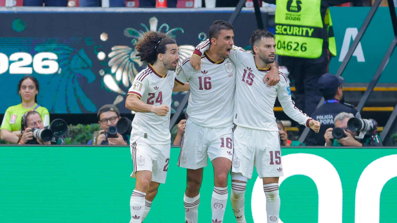 España vence a Uruguay y se clasifica primera de grupo