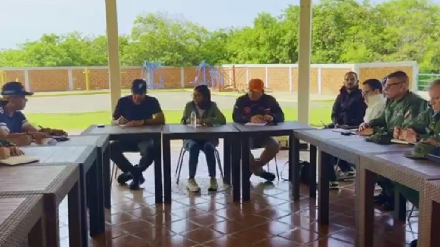 Delcy Rodríguez se reúne con Estado Mayor para atender víctimas en La Guaira