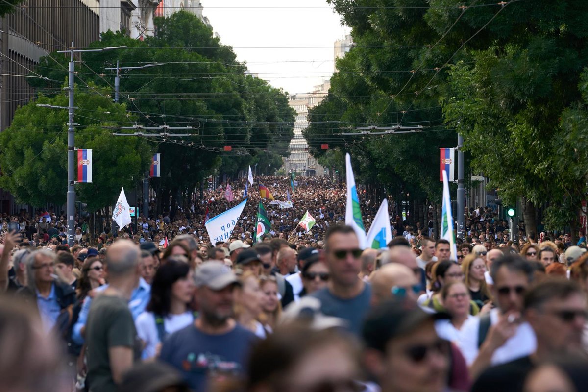 Manifestaciones en Serbia contra el Gobierno de Vucic tras anuncio de dimisión