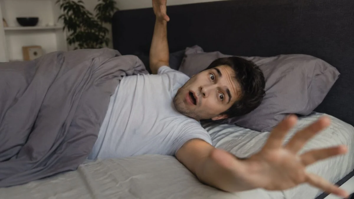 Explicación de las sacudidas nocturnas antes de dormir