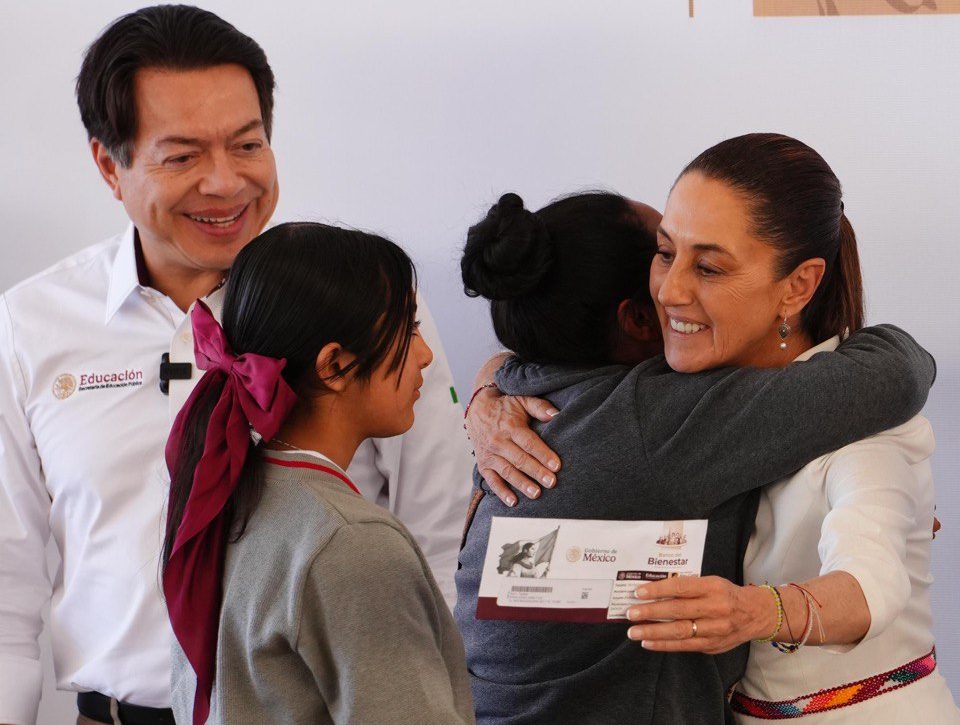 Gobierno destinó 12 mil mdp en becas para Oaxaca