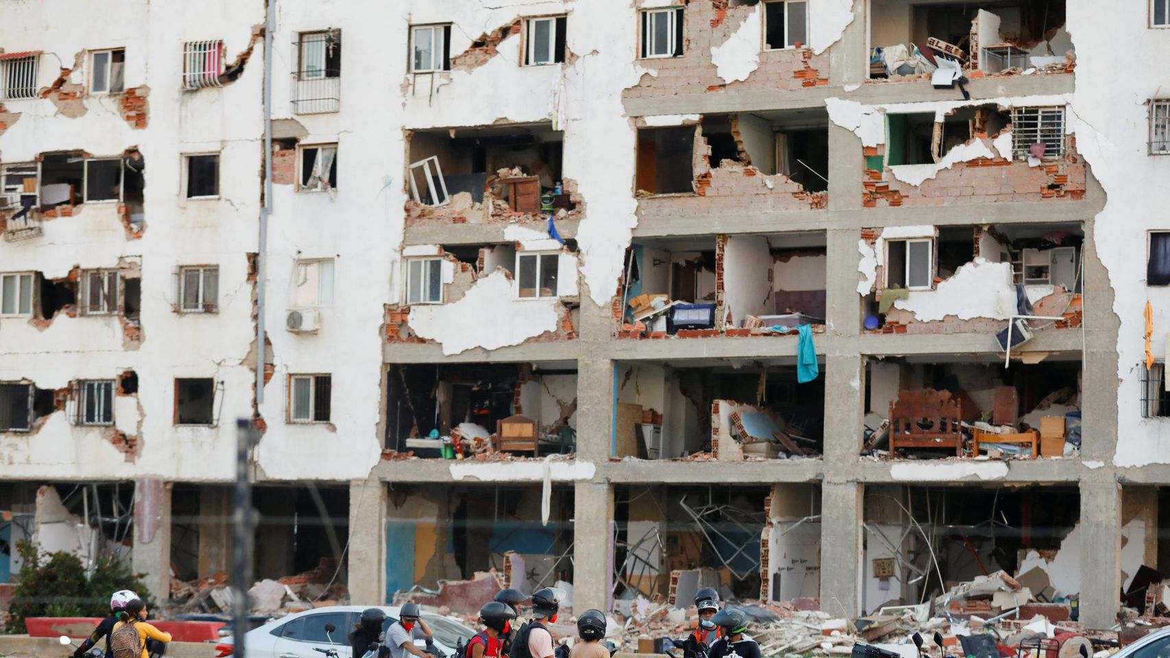 Desesperación de familias en La Guaira tras terremotos