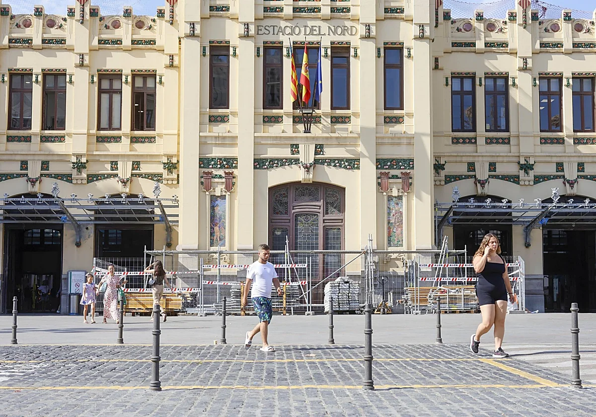 Instalan andamios en cuerpo central de la estación del Norte