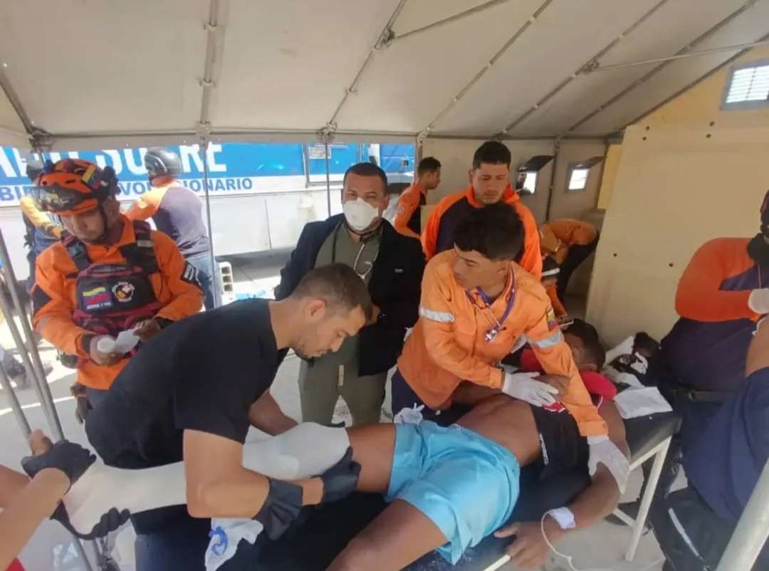 Envían médicos y rescatistas a La Guaira y Caracas