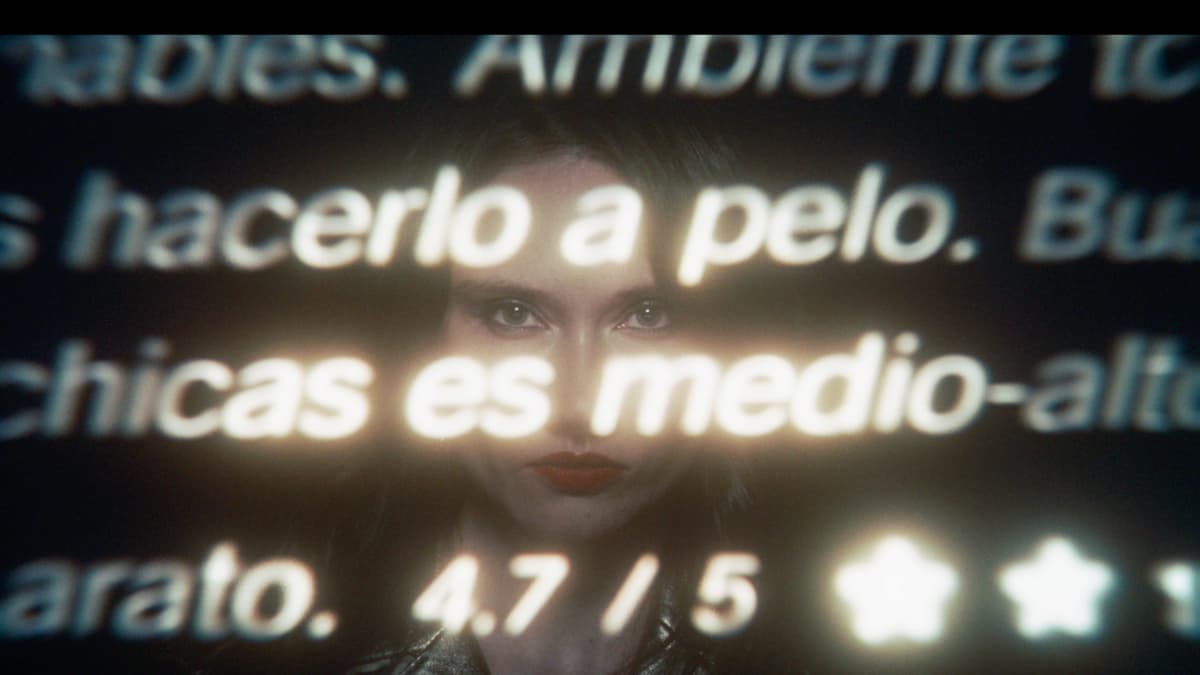 Esta campaña transforma las reseñas de clientes en una denuncia de la explotación sexual