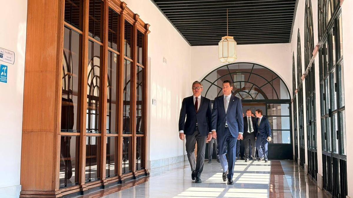 Juanma Moreno asume presidencia de la Junta con Vox