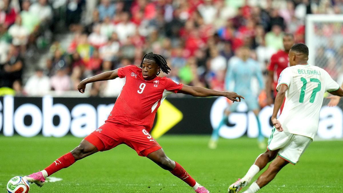 Suiza vence a Argelia con apoyo de Manzambi en los Mundiales