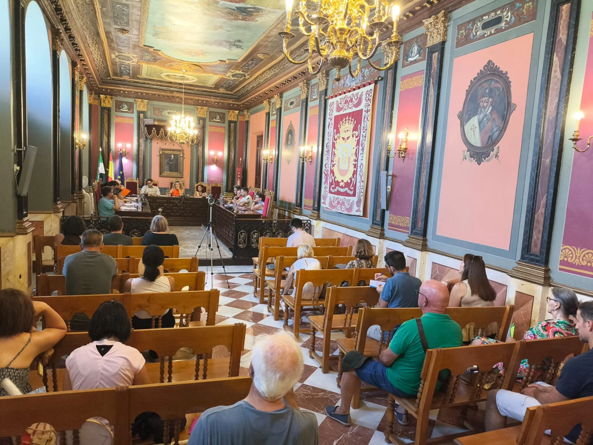 Pleno destaca gestión del Gobierno y críticas de la oposición