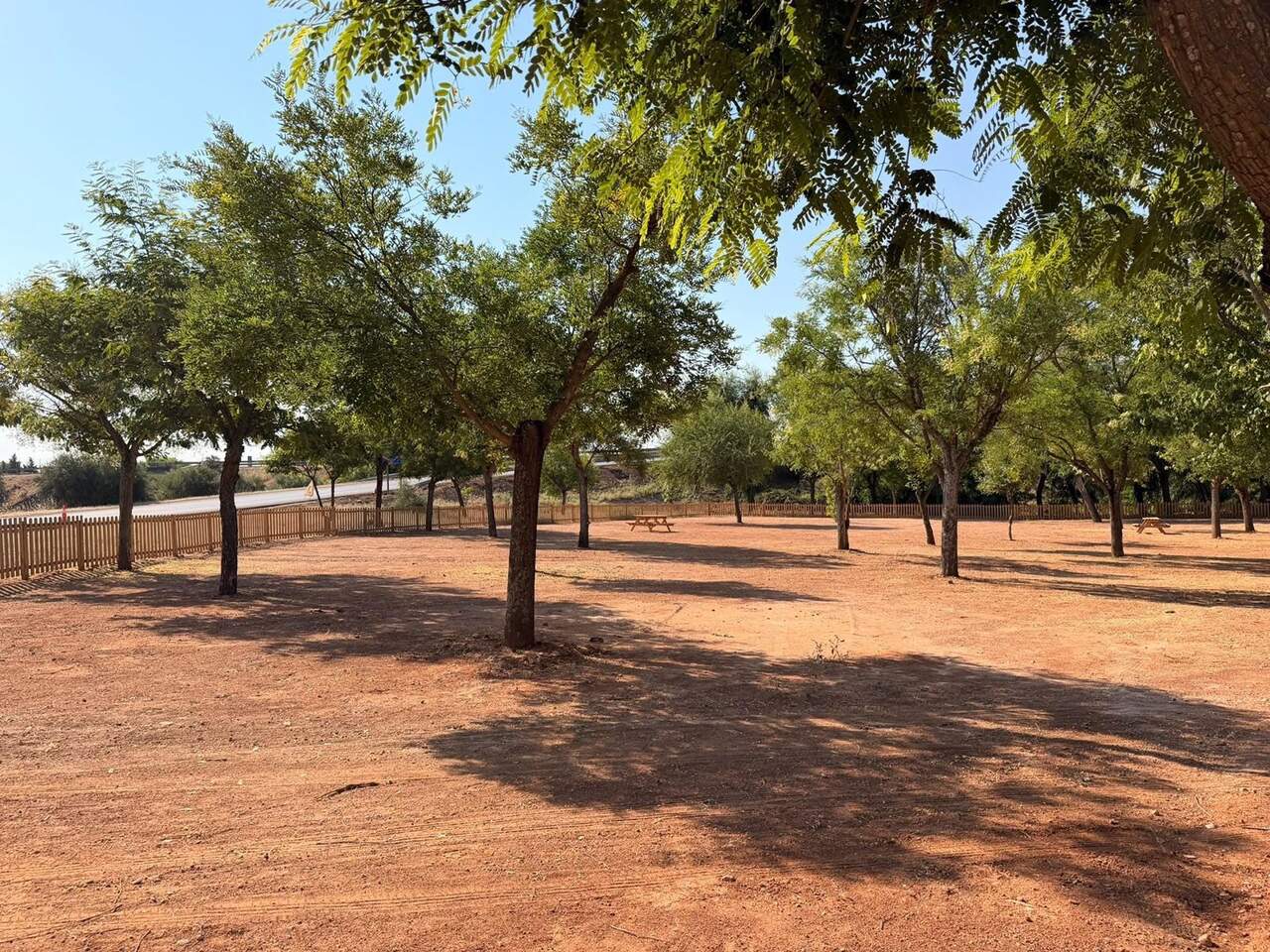 Andújar inaugura nuevo parque permeable junto al río Guadalquivir