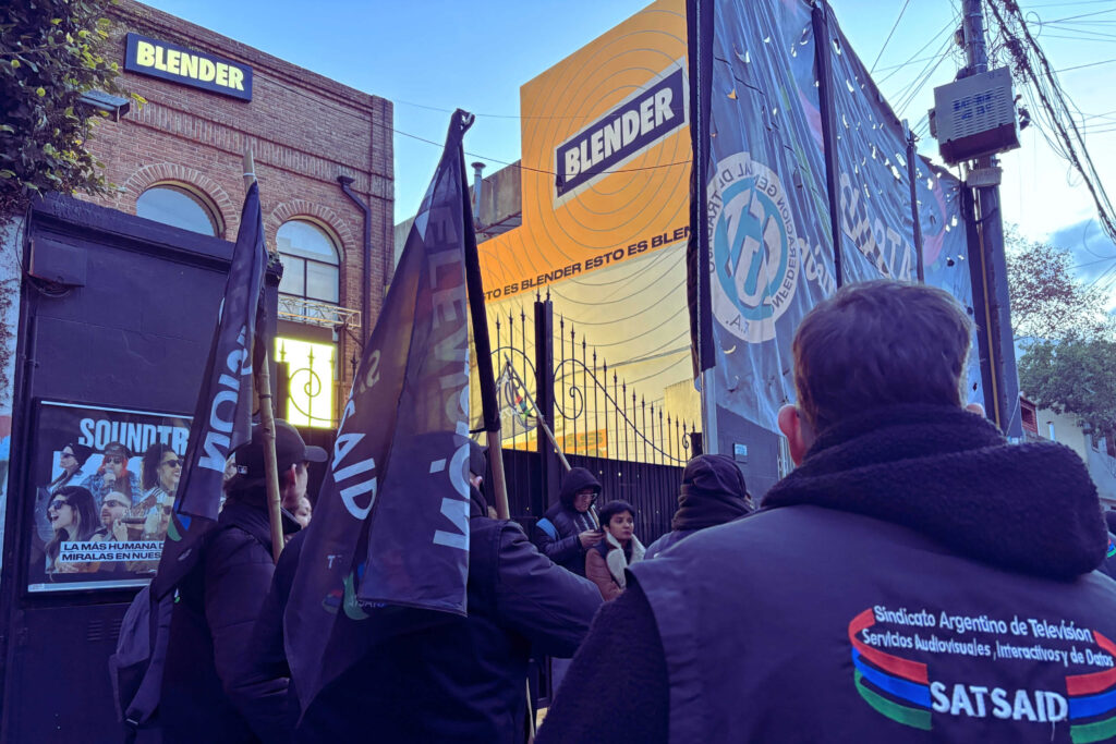 Trabajadores de televisión movilizan por reincorporación de despedidos de Blender