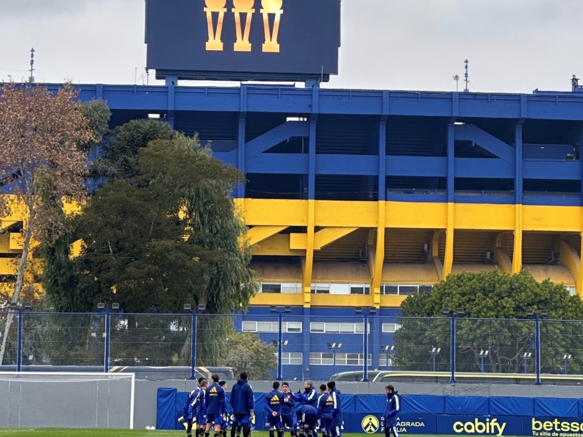 Decisiones y sorpresas de Arruabarrena en amistosos de Boca