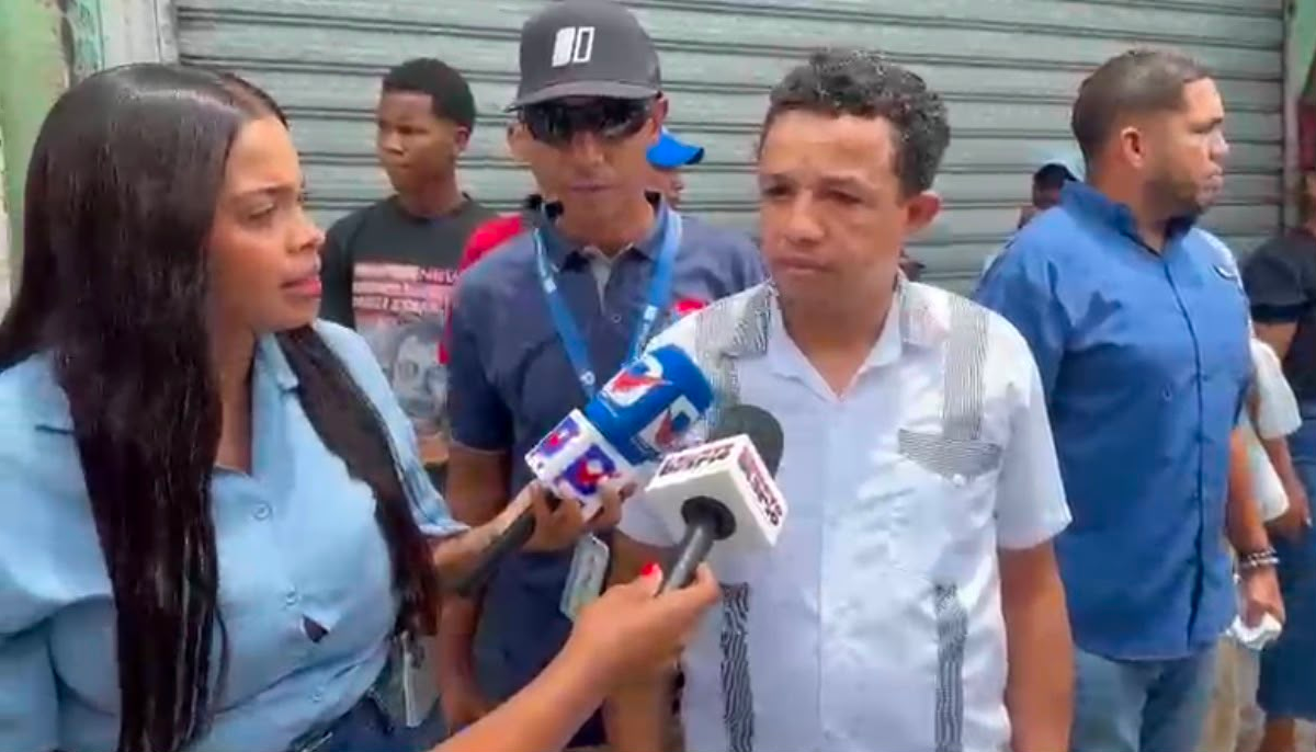 Padre de joven muerto por policía recibe promesas de justicia en República Dominicana