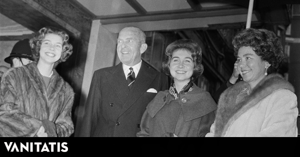 Foto histórica de la reina Sofía y la reina Federica en Corfú, década de 1950
