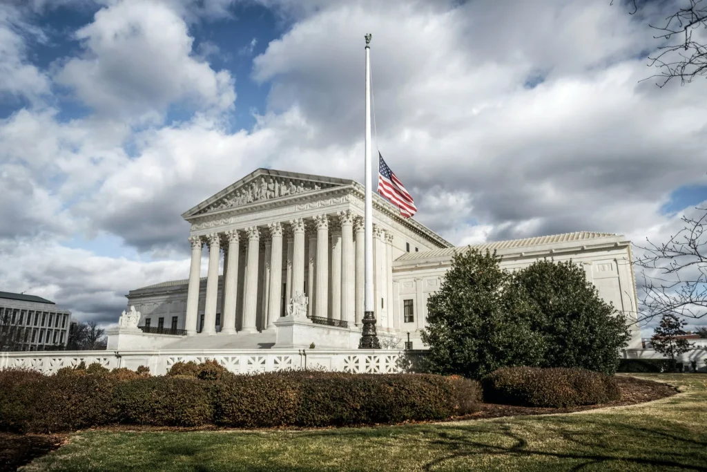 Mike Johnson presenta SAVE America Act para evitar filibusterismo en Senado