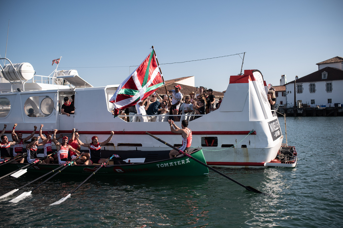 Deustuko 'Tomatera' gana la bandera de Donibane Lohizune-Ziburu