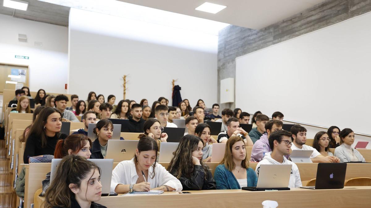 La endogamia entre el profesorado de los campus gallegos marca el máximo en diez años