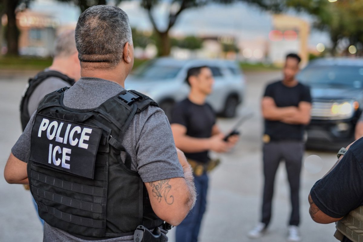 Un agente federal del ICE mata a tiros a un conductor mexicano en el estado de Texas
