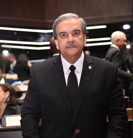 Sondeo posiciona a Elías Wessin en bloque conservador para 2028