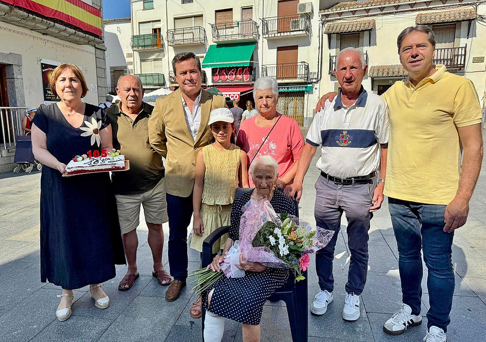 Isabel Pedreira cumple 105 años en Navaluenga