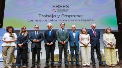 Garamendi defiende a Feijóo por abordar bajas laborales
