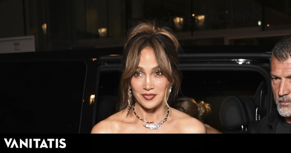 Truco de maquillaje de Jennifer Lopez para iluminar el tabique nasal