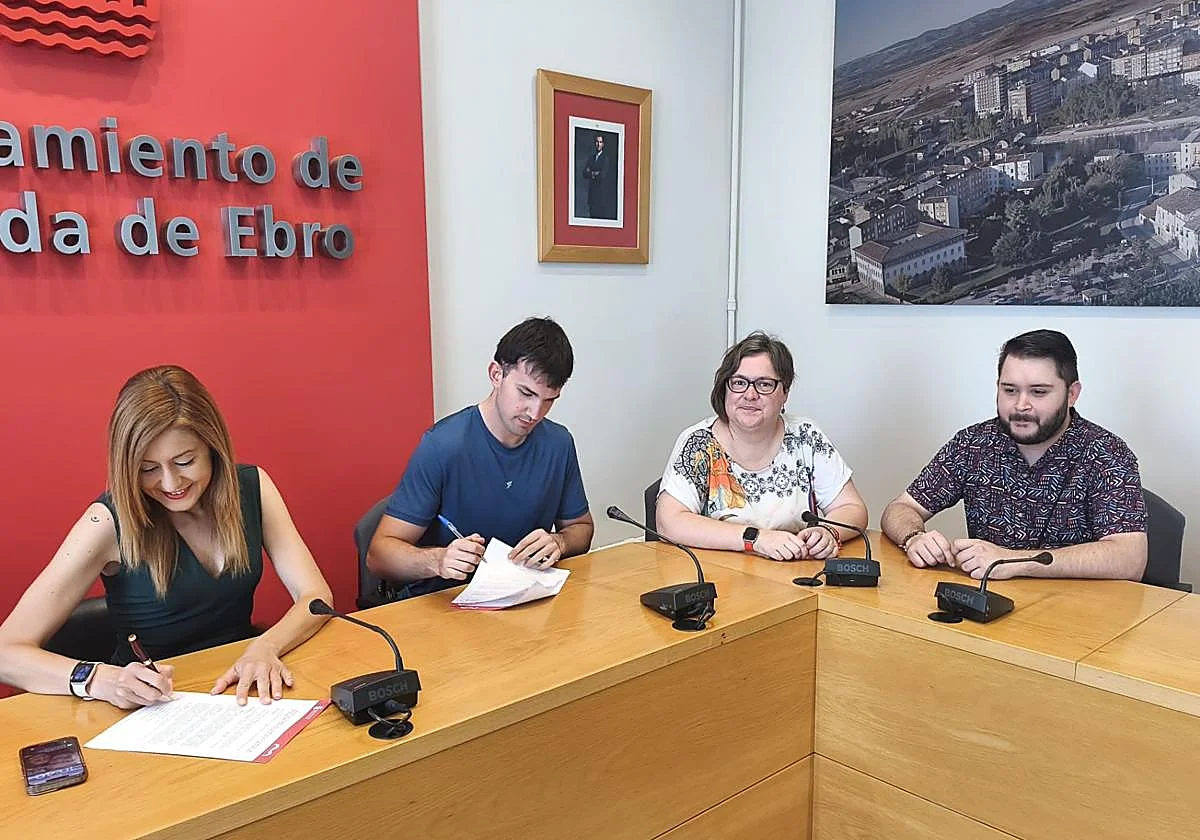 Ayuntamiento de Miranda firma convenios por 113,000 euros