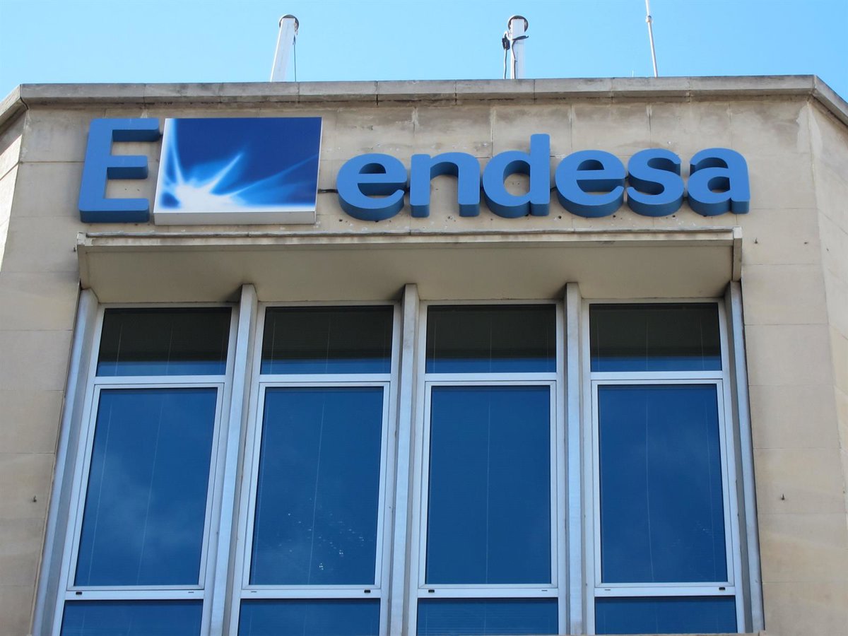 Endesa restablece suministro eléctrico en municipios afectados por incendio en Albelda (Huesca)