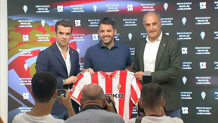 Nicolás Larcamón es presentado como nuevo entrenador del Real Sporting