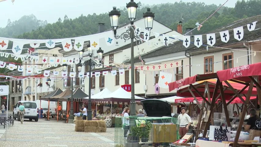 Consejero de Medio Rural defiende asociacionismo en Mercado Medieval de Piantón