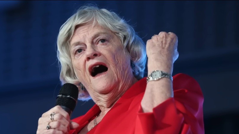 Policía investiga como asesinato muerte de política católica Ann Widdecombe