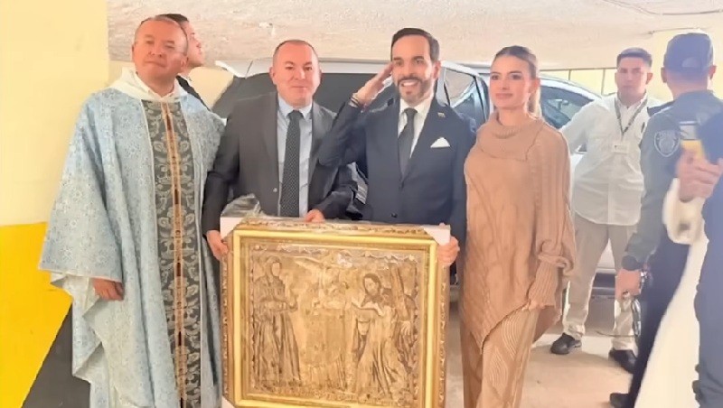 Presidente electo de Colombia consagra país a la Virgen de Chiquinquirá