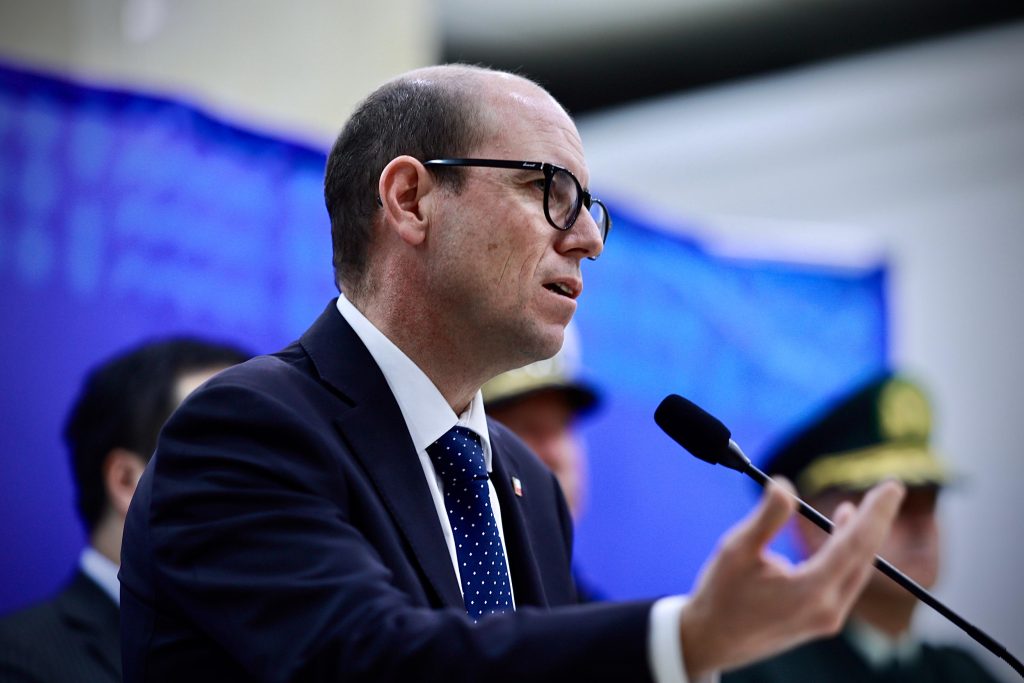 Ministro Arrau reporta caída del 16% en robos violentos y anuncia urgencias legislativas