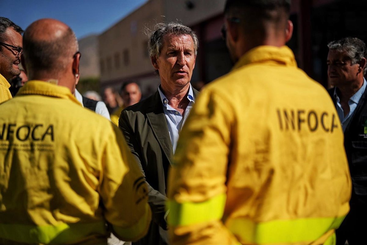 Feijóo espera coordinación tras incendio en Almería y promete plan de prevención