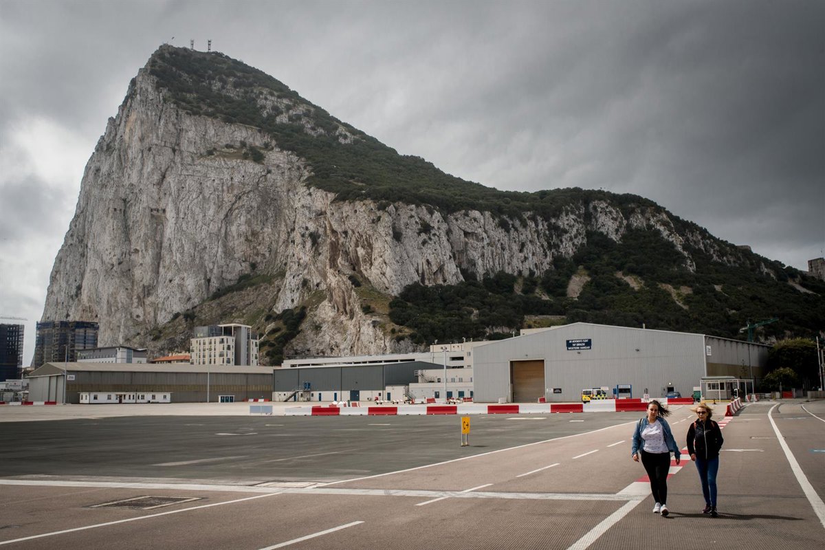 Picardo y alcalde de La Línea escenifican fin de la Verja de Gibraltar