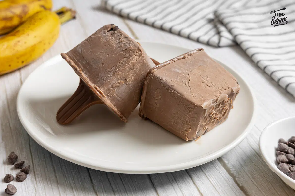 Receta de polos de chocolate y plátano para el calor