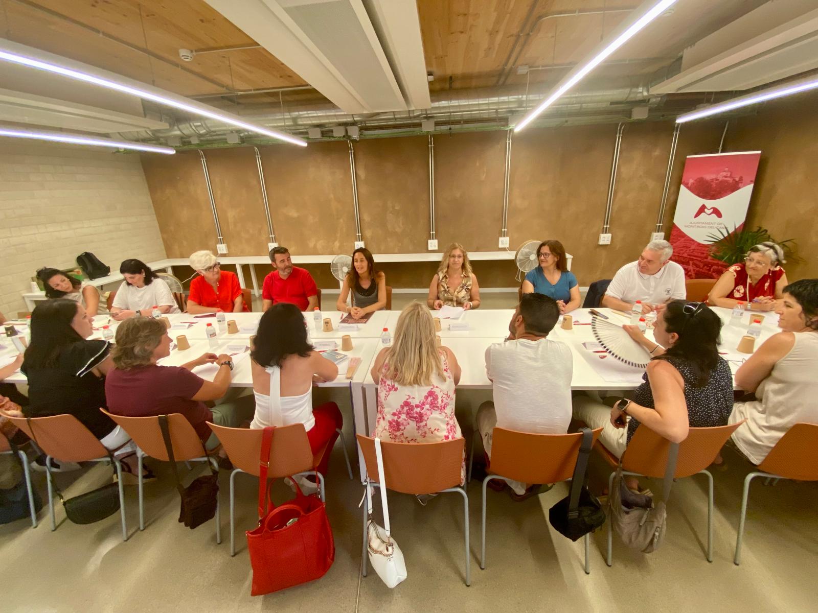 Consellera Esther Niubó se reúne con comunidad educativa de Mont-roig del Camp y Miami Platja