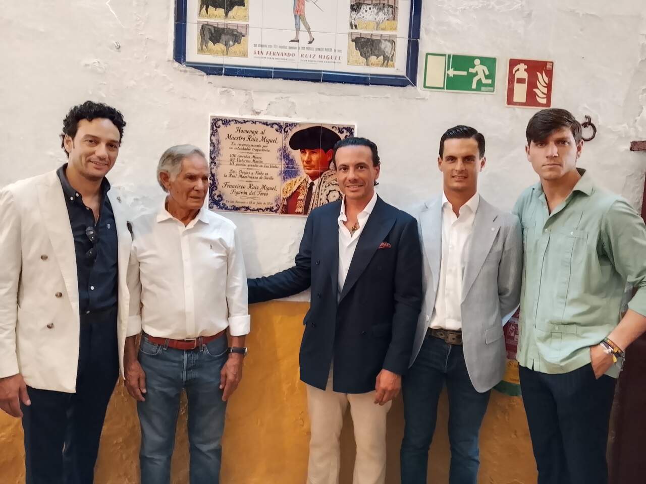 Homenaje a Ruiz Miguel con azulejo en plaza de toros