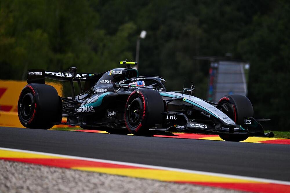 Antonelli lidera entrenamientos libres en Spa