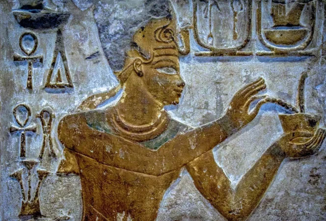 Hallan lenguas de oro en tumbas ptolemaicas y romanas en Egipto