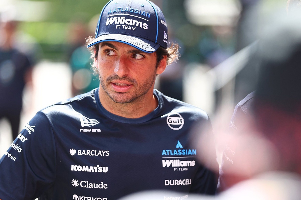 Sainz responde a Antonelli sobre comportamiento en pista