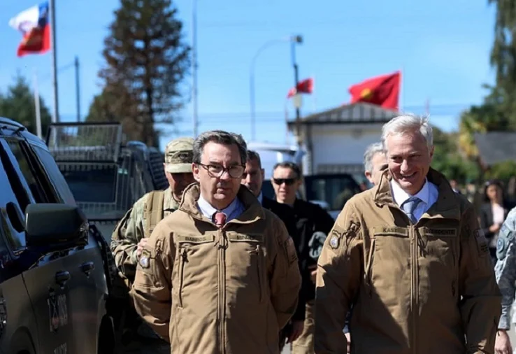 Iván Flores cuestiona ausencia del ministro de Defensa en emergencia nacional