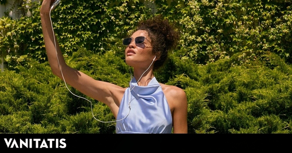 Vestido satinado en rebajas de Stradivarius para noches de verano