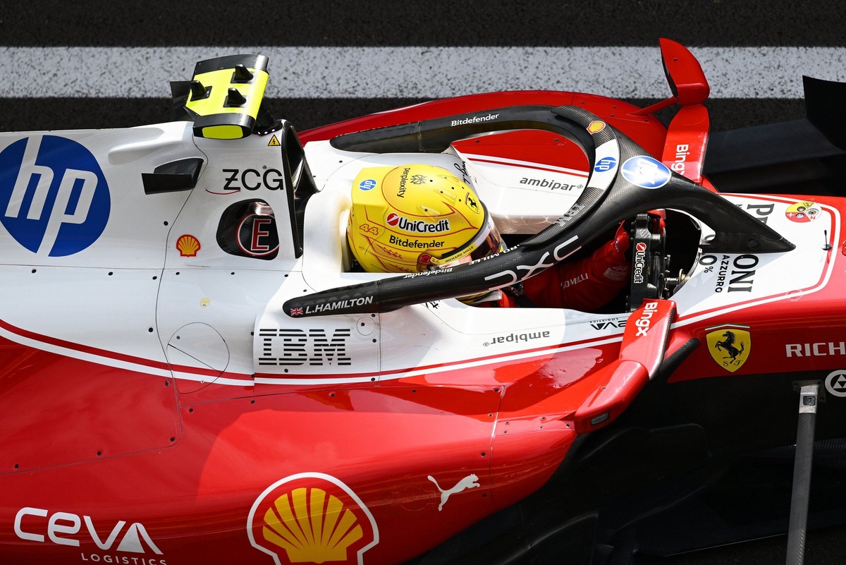 Comisarios sancionan a Ferrari por incidente en pitstop de Hamilton