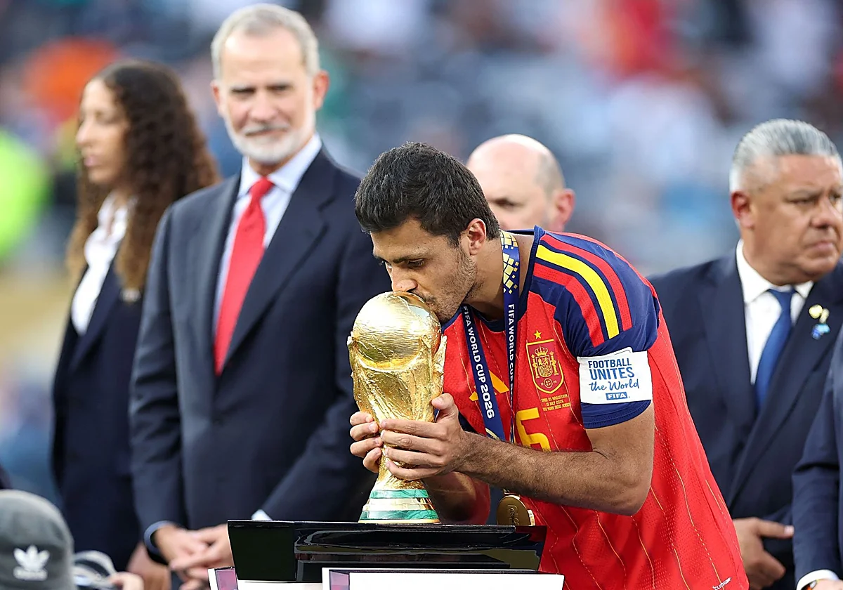 Rodri recibe su segundo Balón de Oro