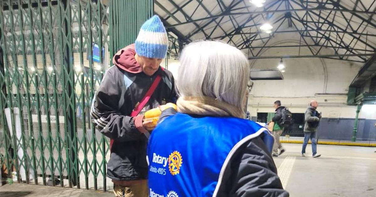 Rotarios brindan ayuda a personas en situación de calle