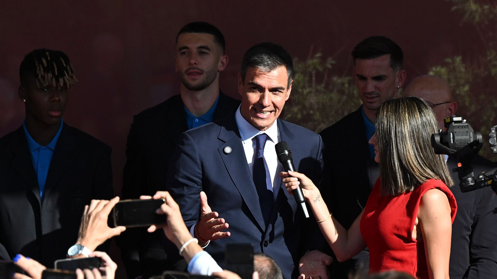 Pedro Sánchez anima a la Selección y confirma España como sede del Mundial 2030