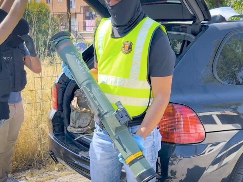 Registro en Reus contra red de tráfico de armas termina con nueve detenidos